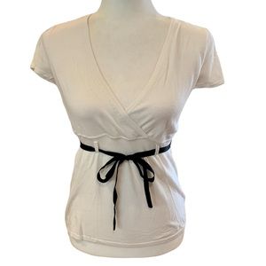 EUC White House Black Market white v-neck short sleeve sweater w/black ribbon XS